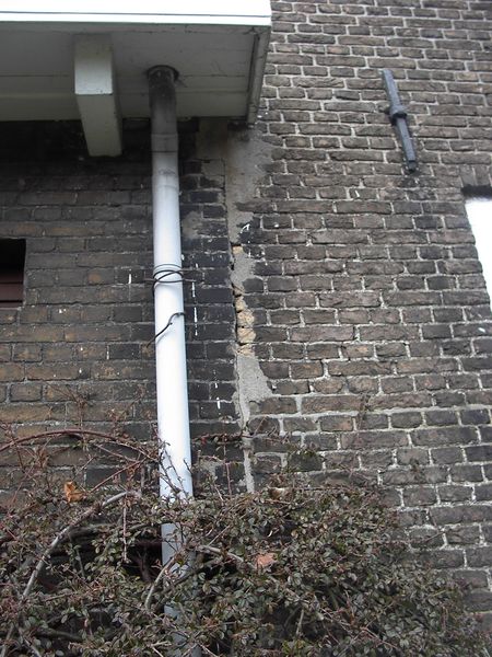 Bestand:Verticale bouwnaad (Vlaardingen).jpg